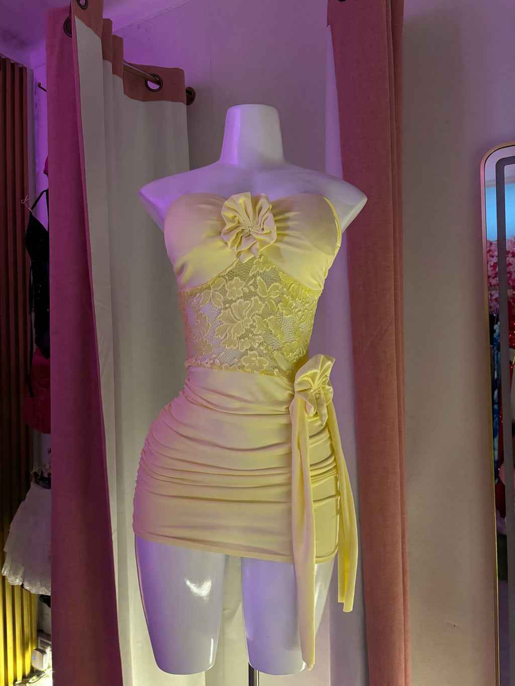 Vestido Mini Encaje flor