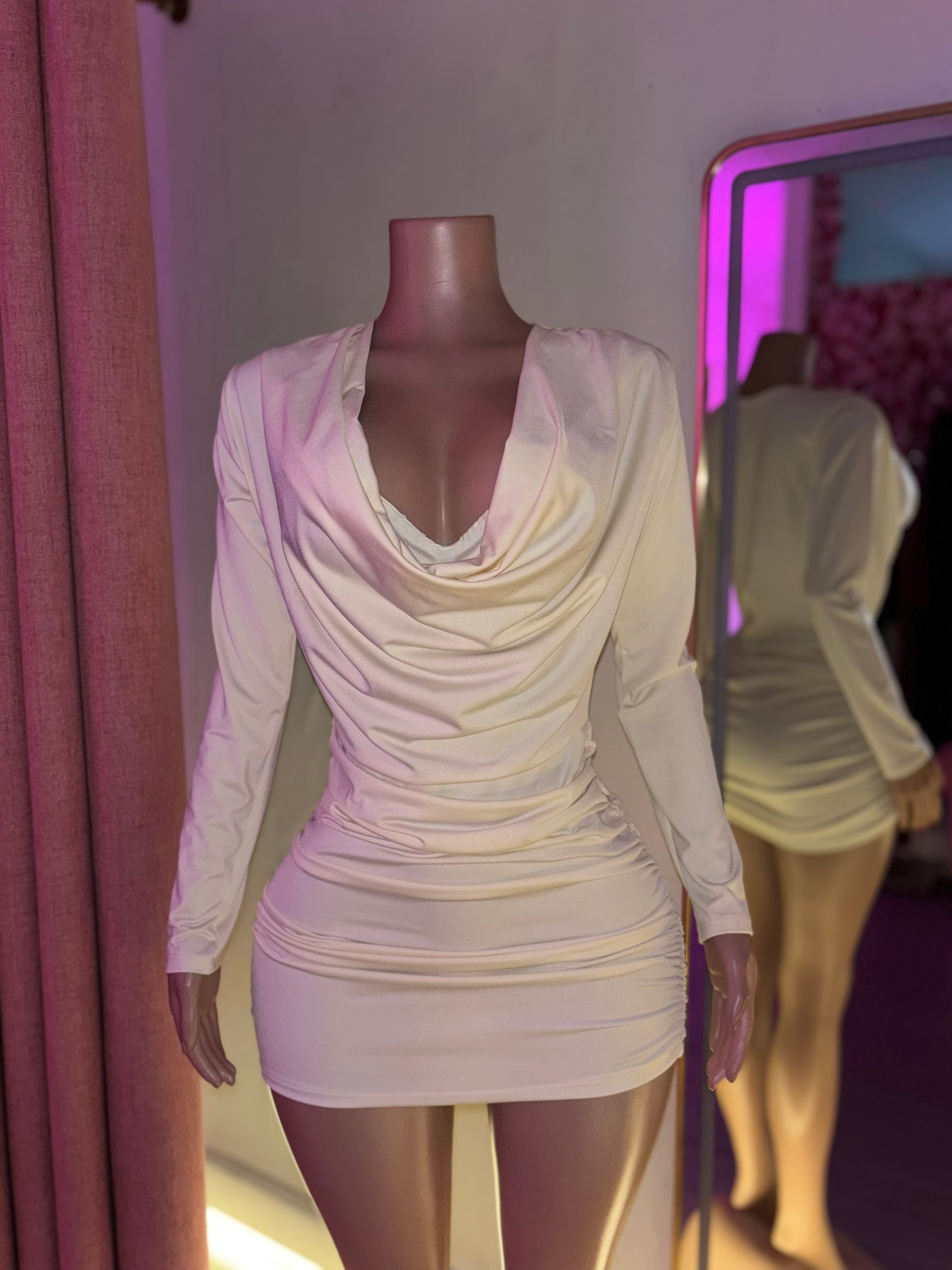 Vestido escote drapeado manga larga