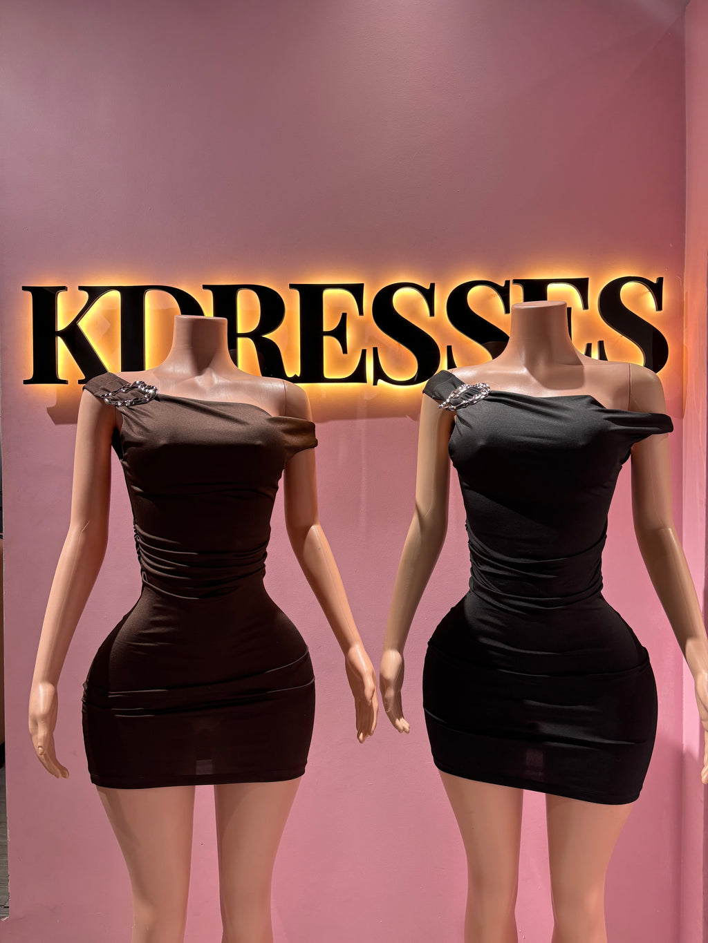 Vestido hombro hebilla