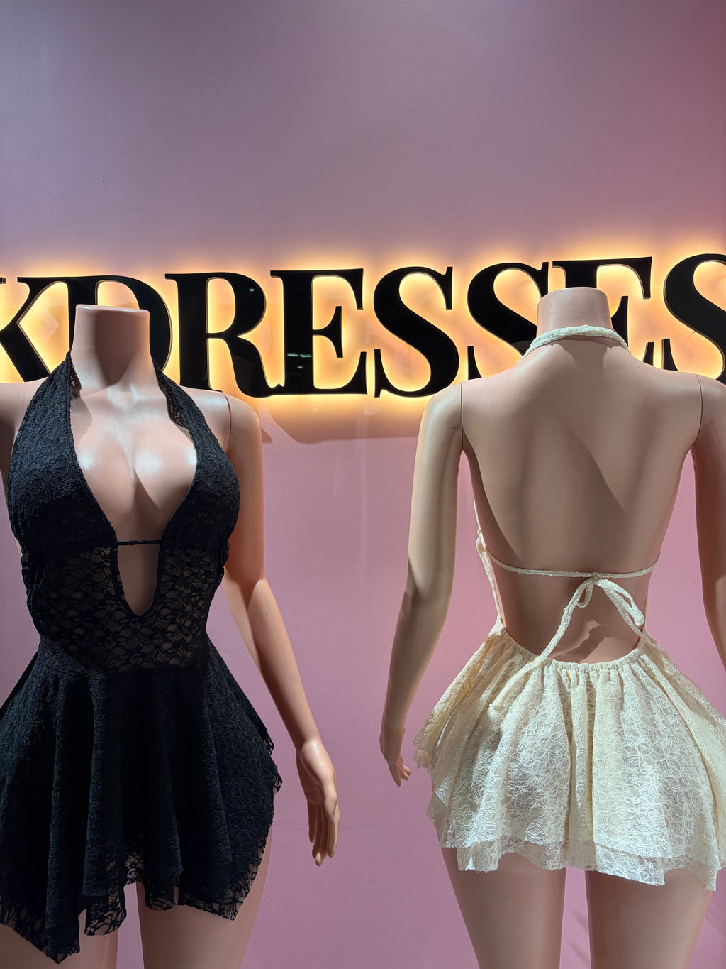 Vestido escote vuelitos encaje