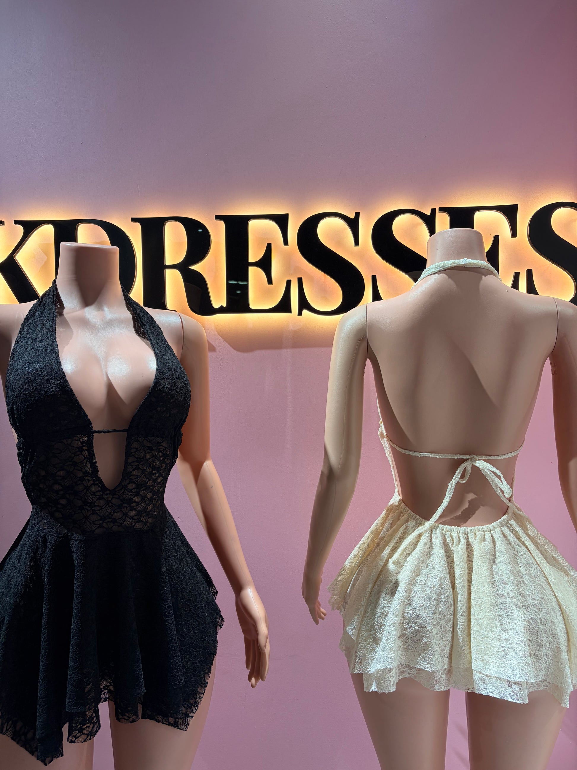 Vestido escote vuelitos encaje