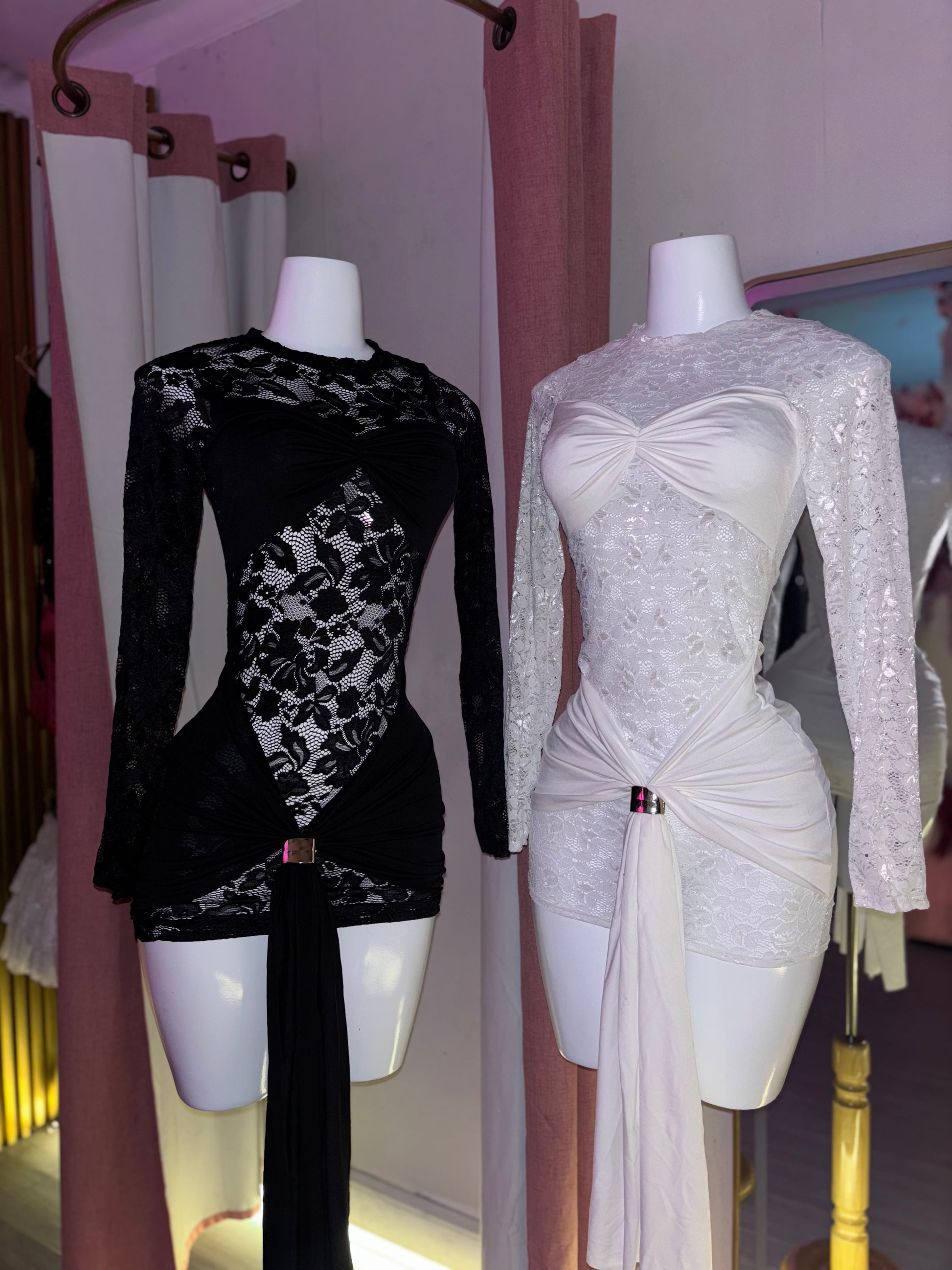 Vestido encaje drapeado manga larga