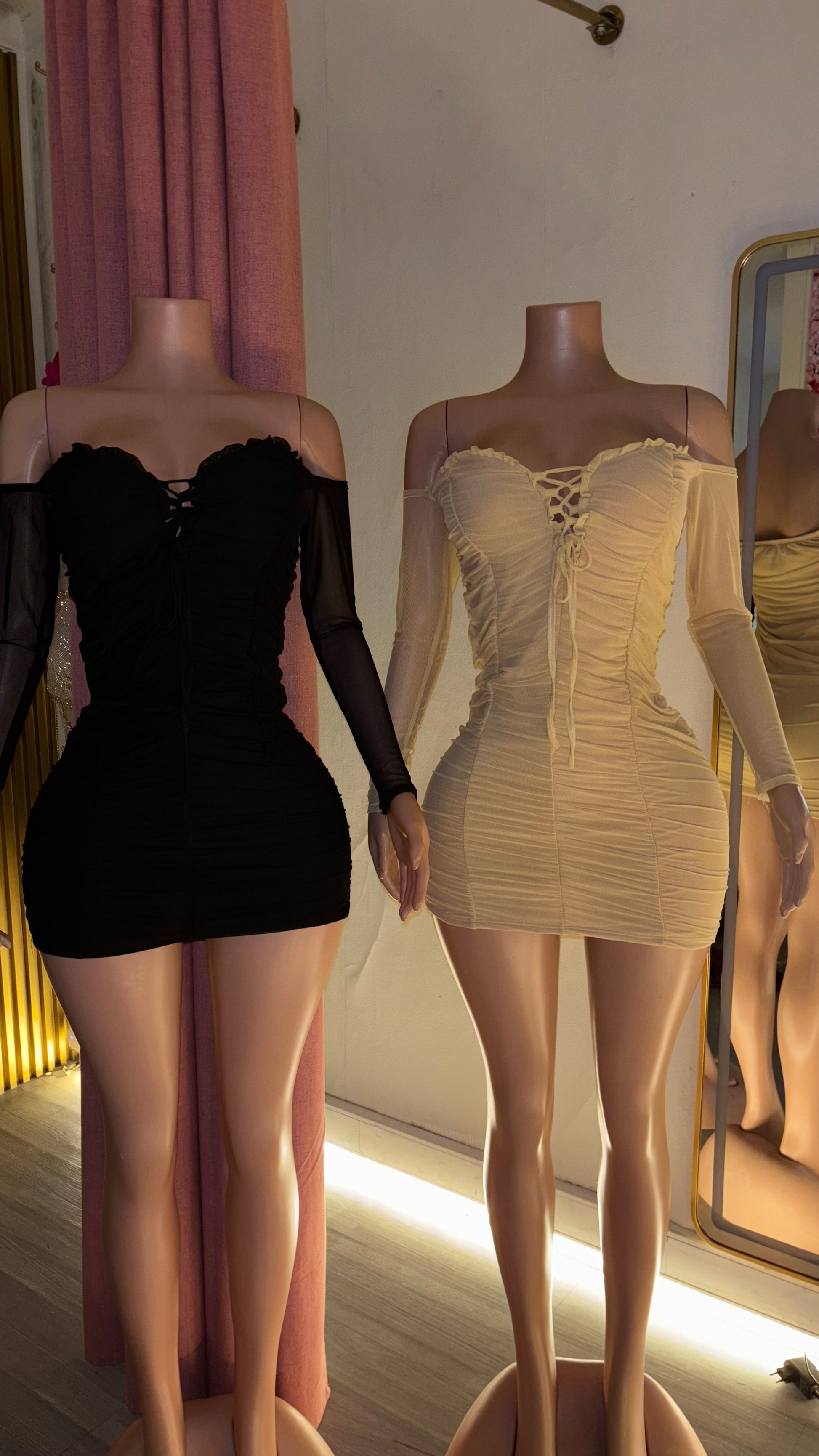 Vestido escote amarras transparencia