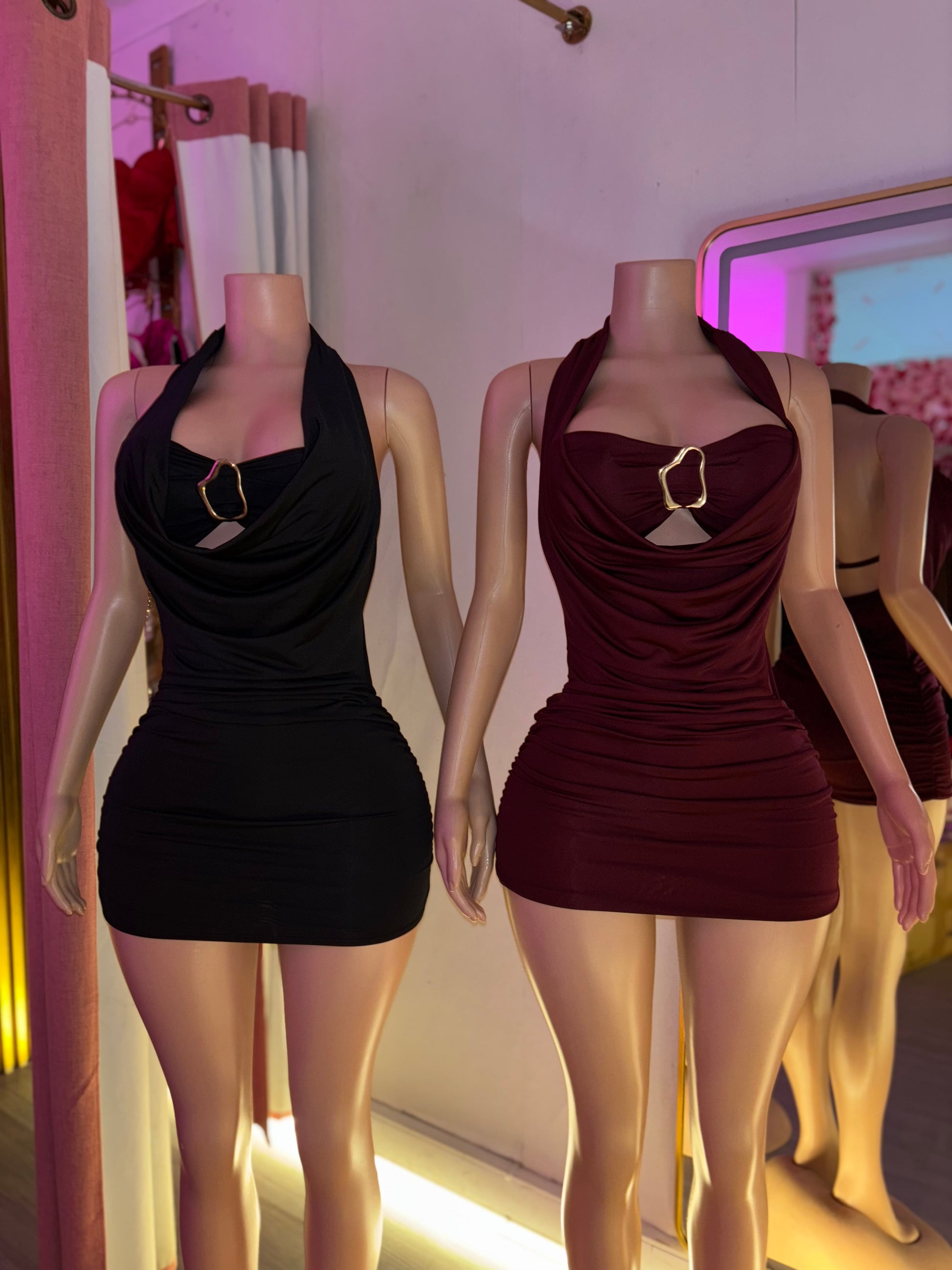 Vestido escote drapeado hebilla