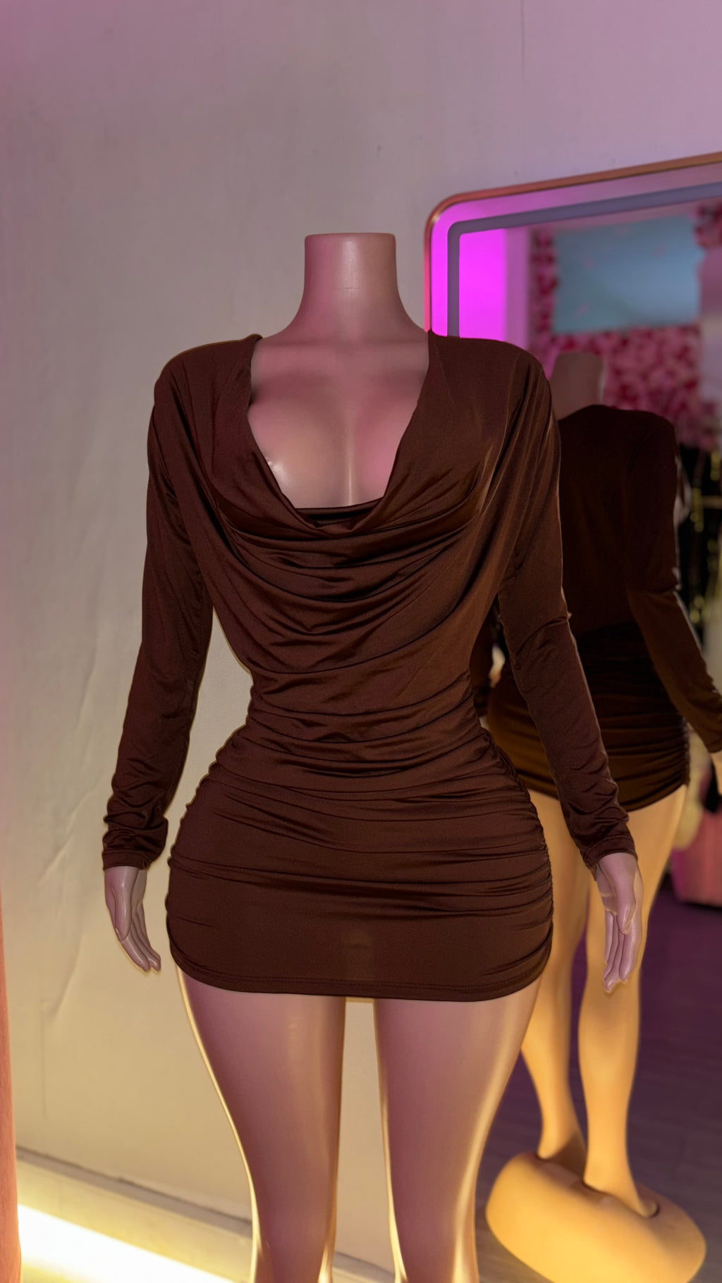Vestido escote drapeado manga larga
