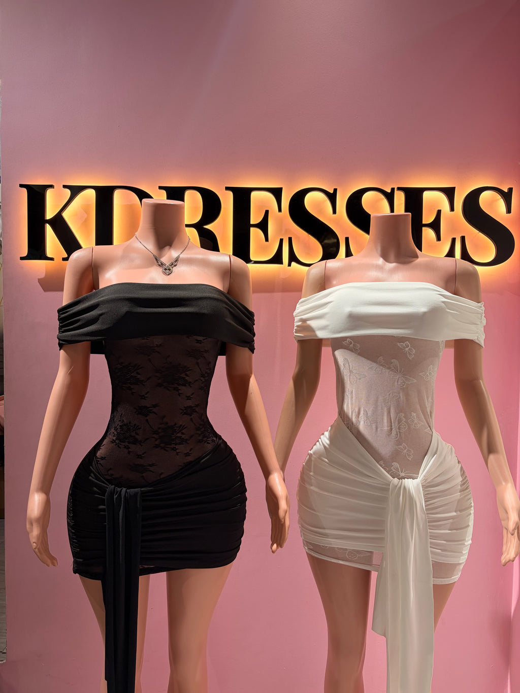 Vestido cuello bote encaje
