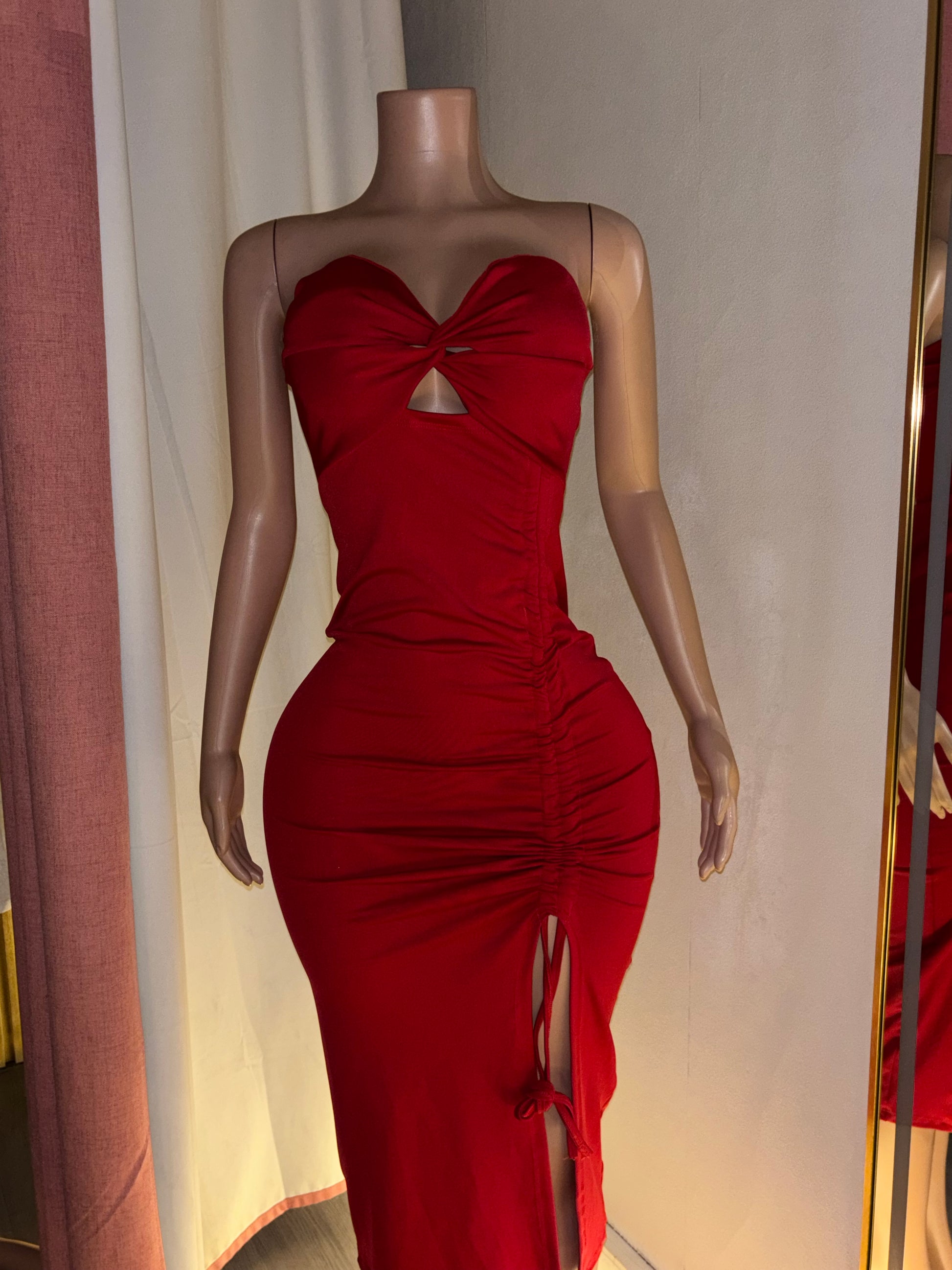 vestido strapless amarra copa