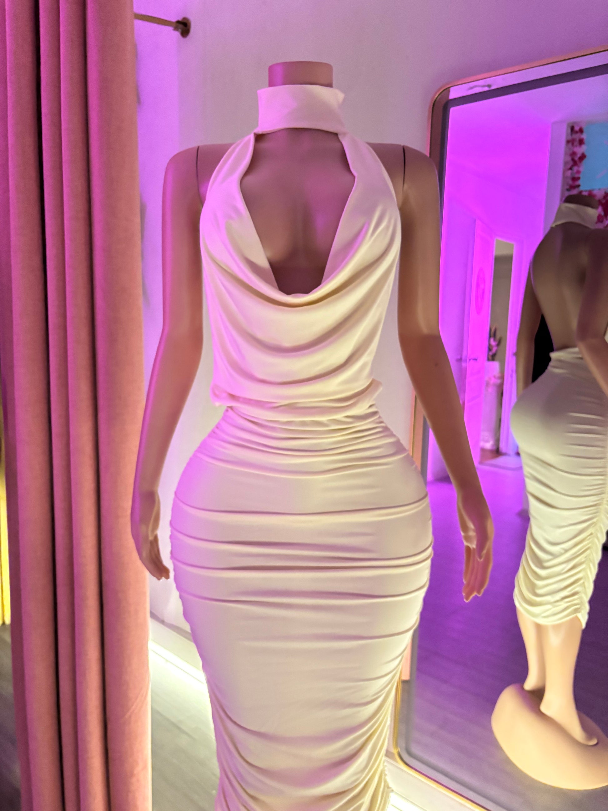 Vestido largo escote drapeado al cuello