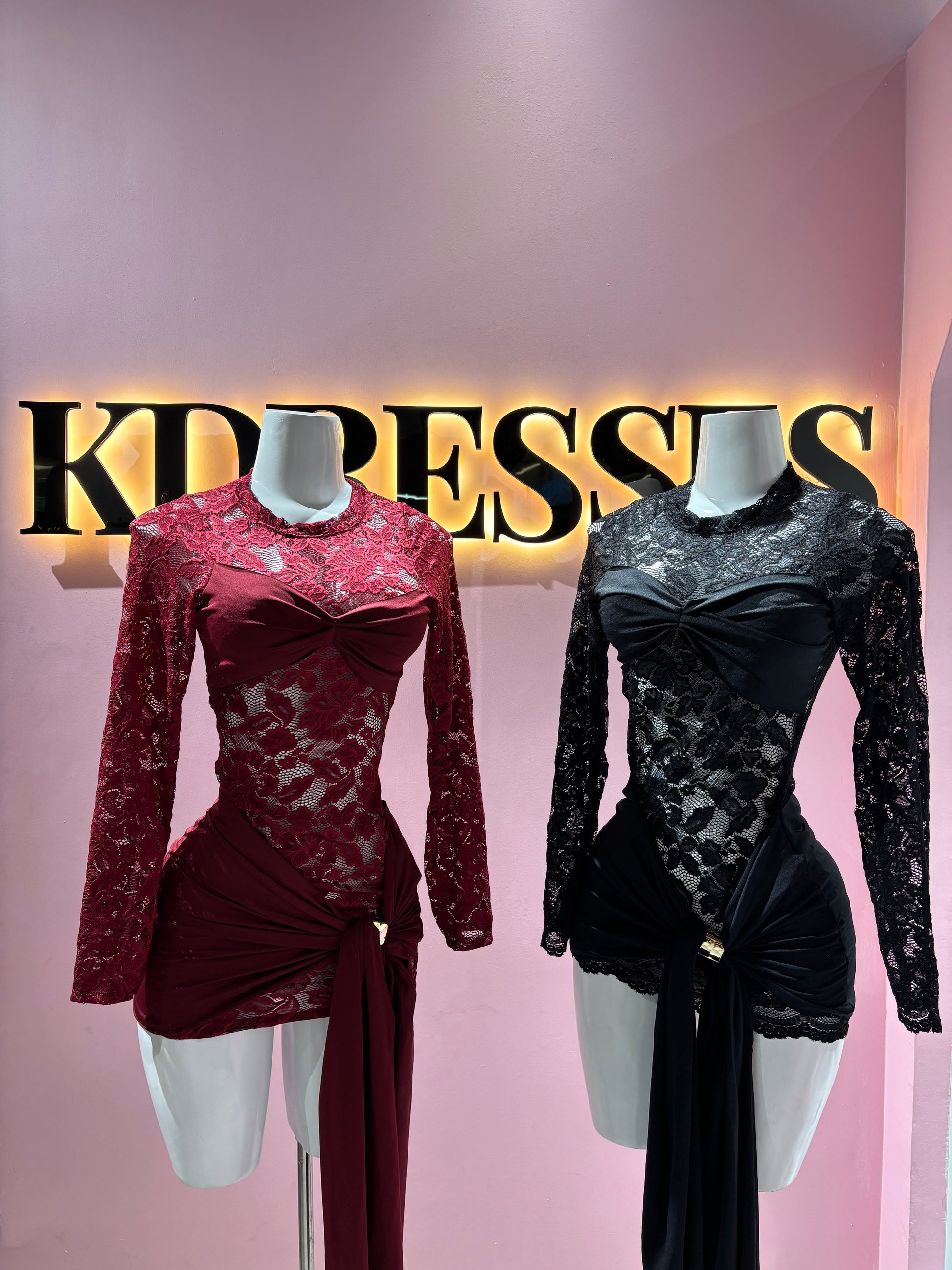 Vestido encaje drapeado manga larga