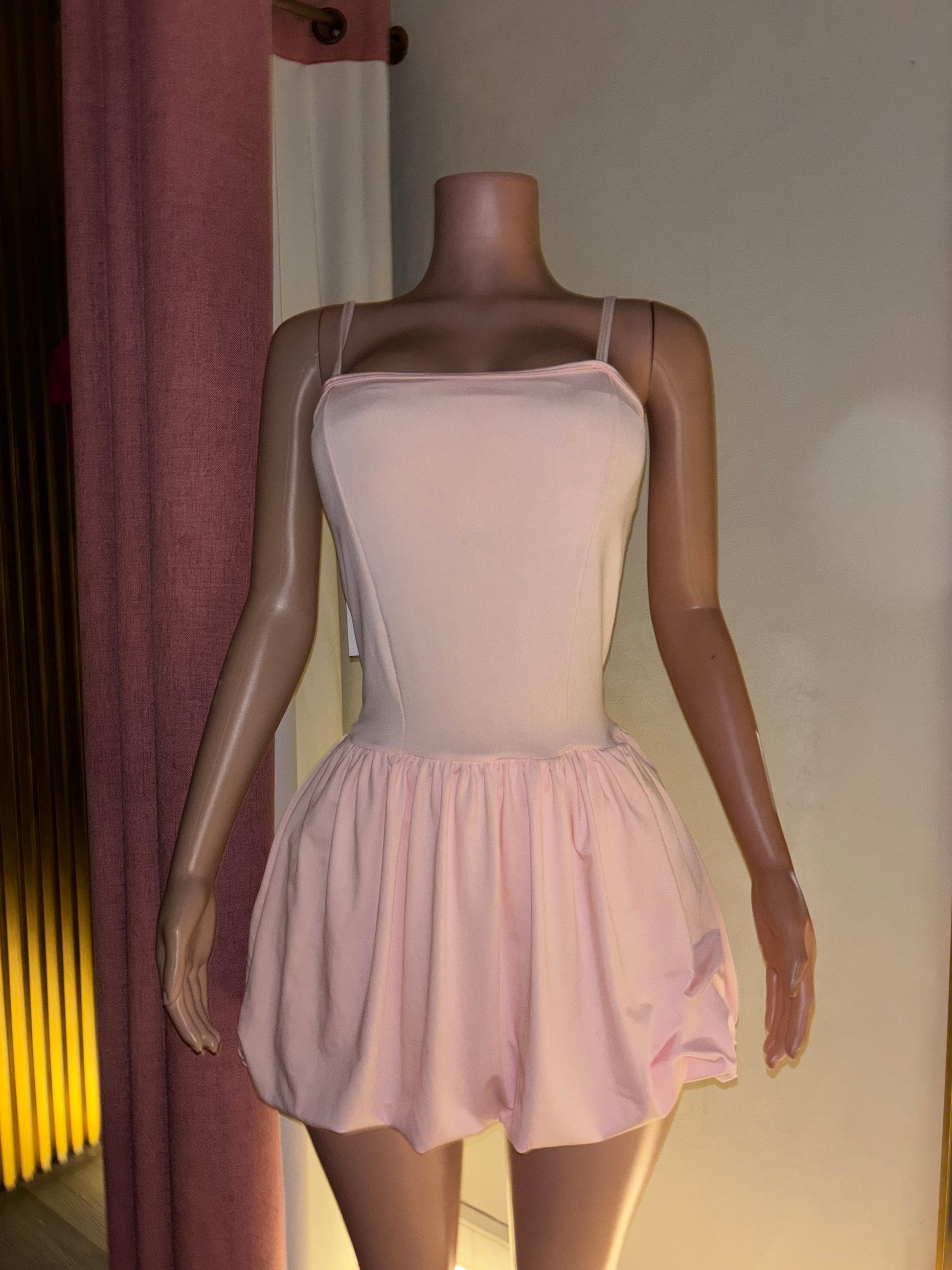 vestido englobado tirantes