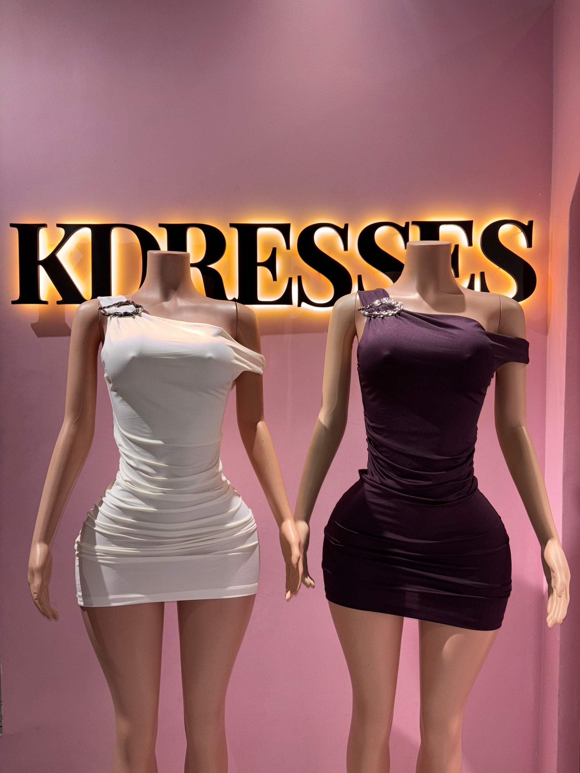 Vestido hombro hebilla