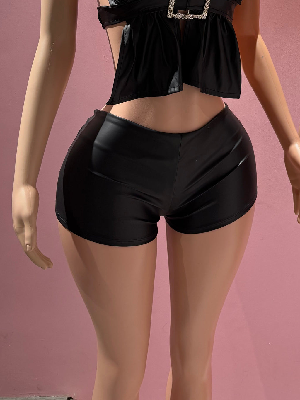 Mini short ecocuero🖤