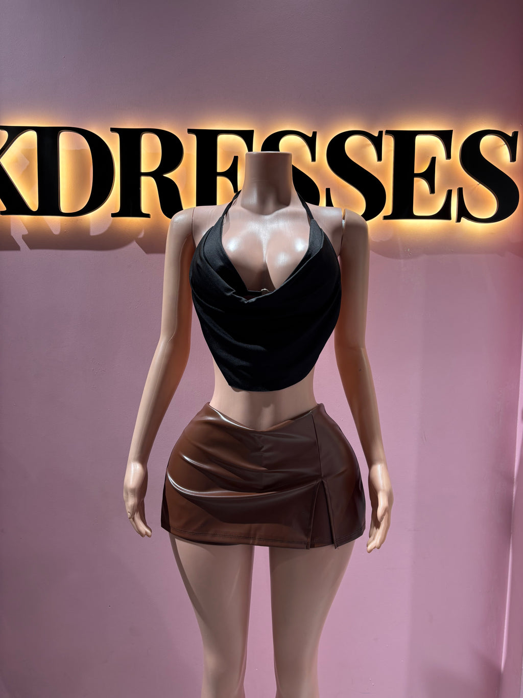 Falda short ecocuero