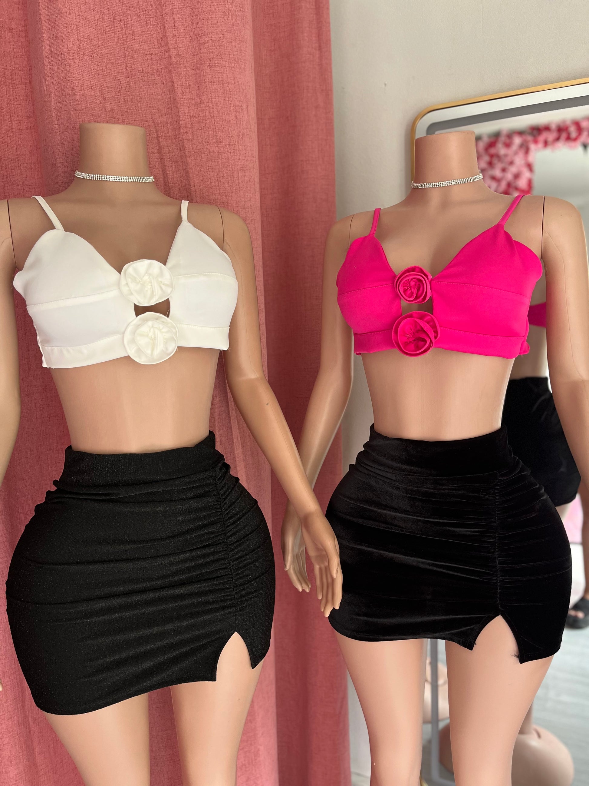 crop escote con flores