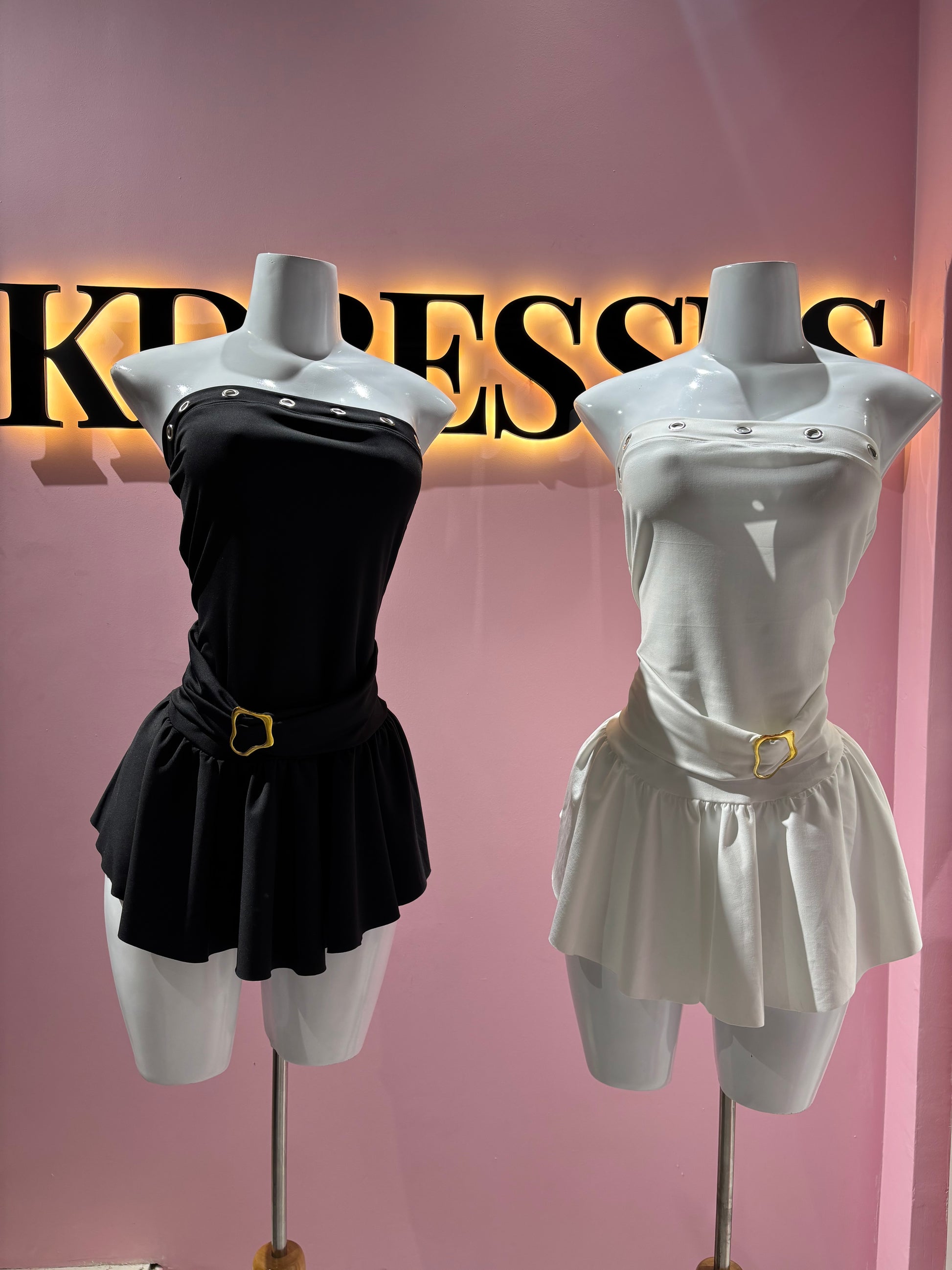 Vestido strapless hebilla