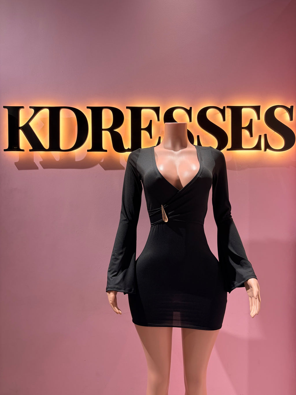 Vestido escote manga larga hebilla