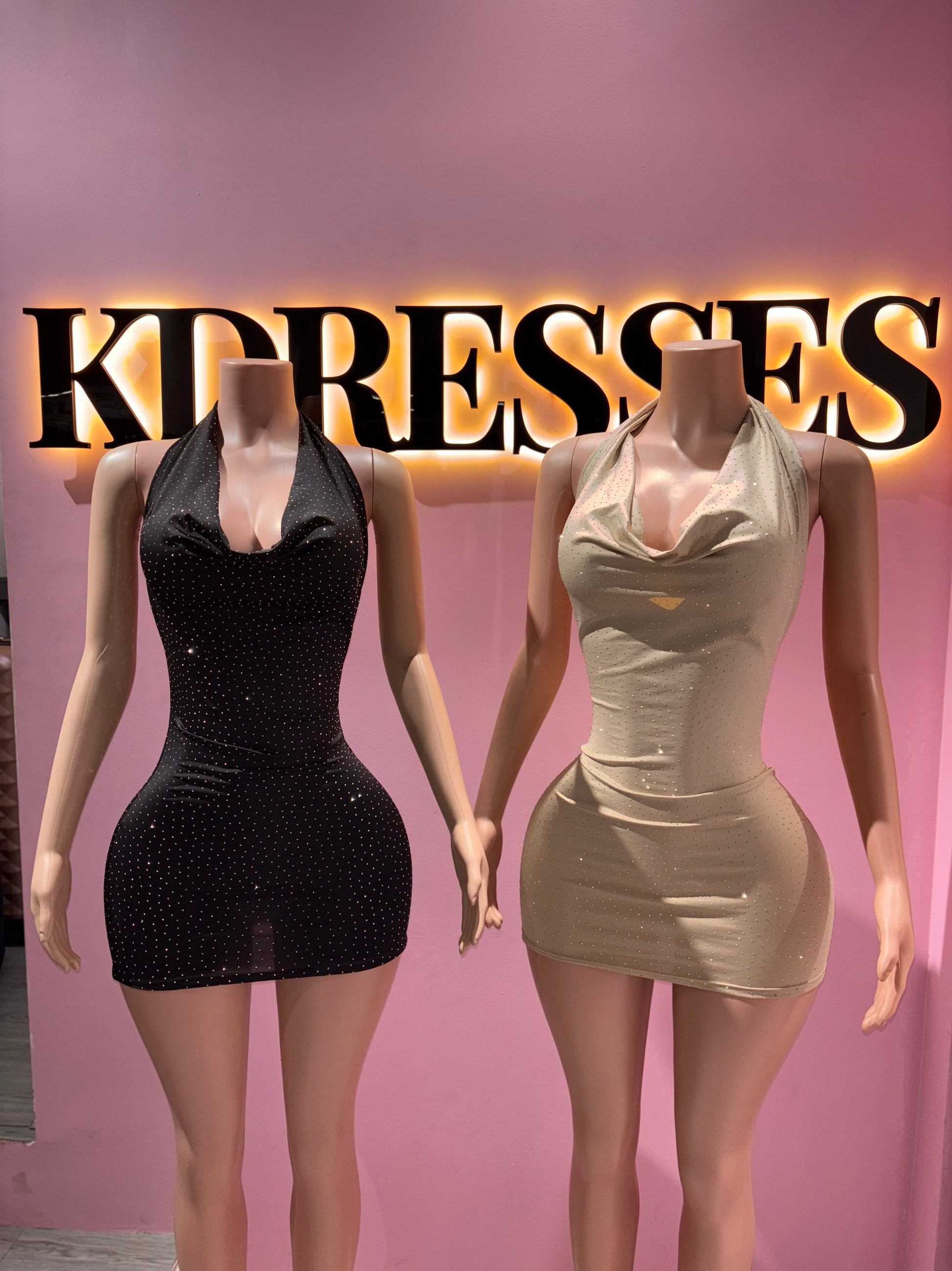 Vestido escote drapeado brillos