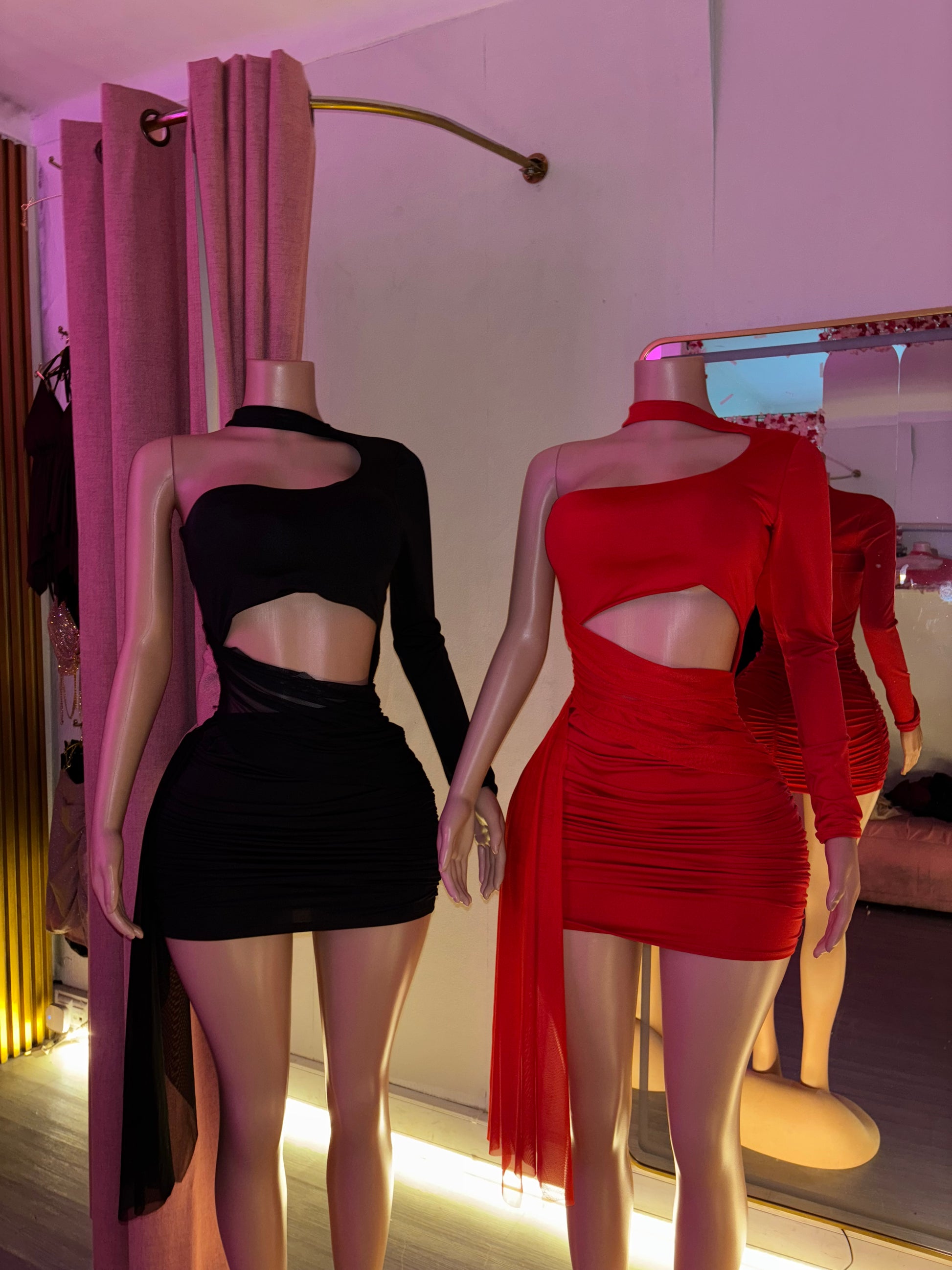 Vestido cutted drapeado transparencia