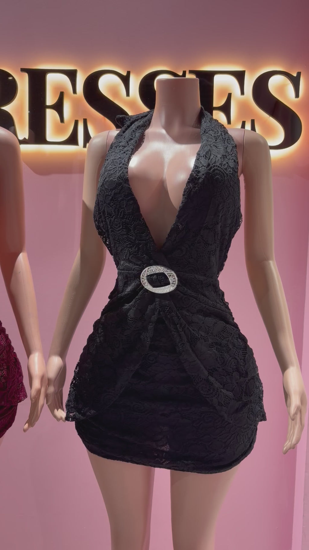 Vestido escote hebilla encaje