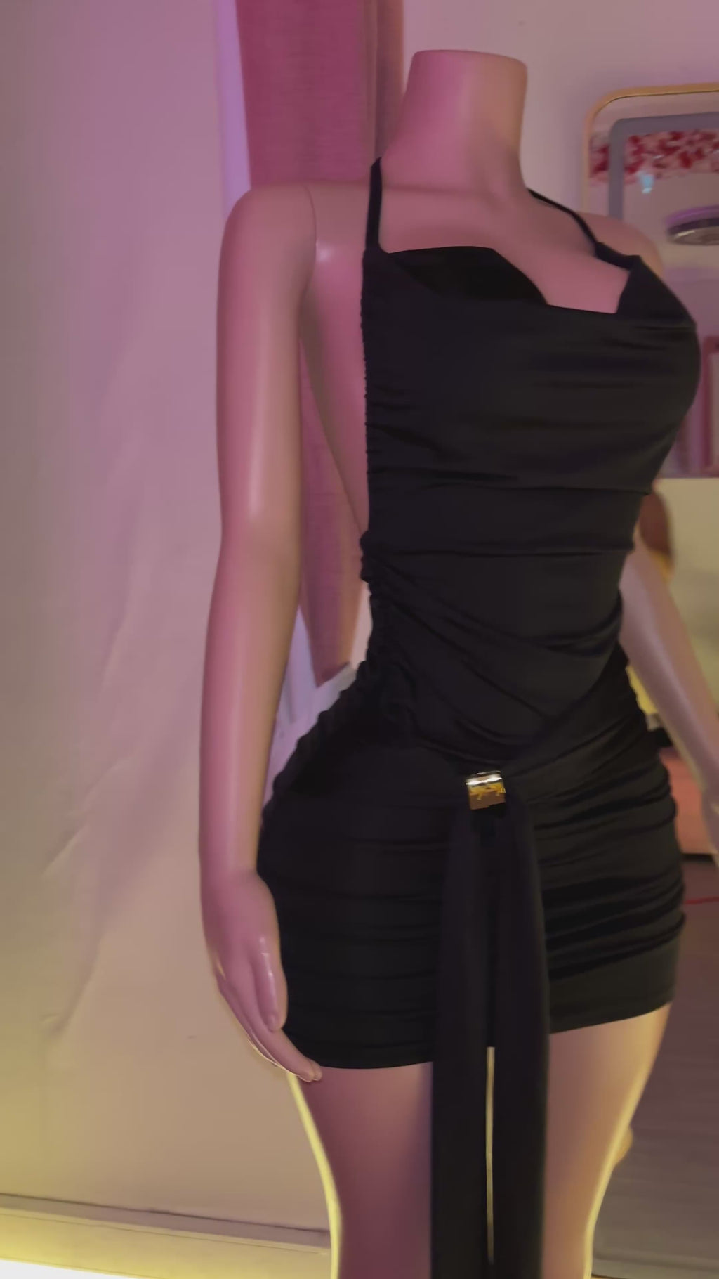 Vestido drapeado hebilla