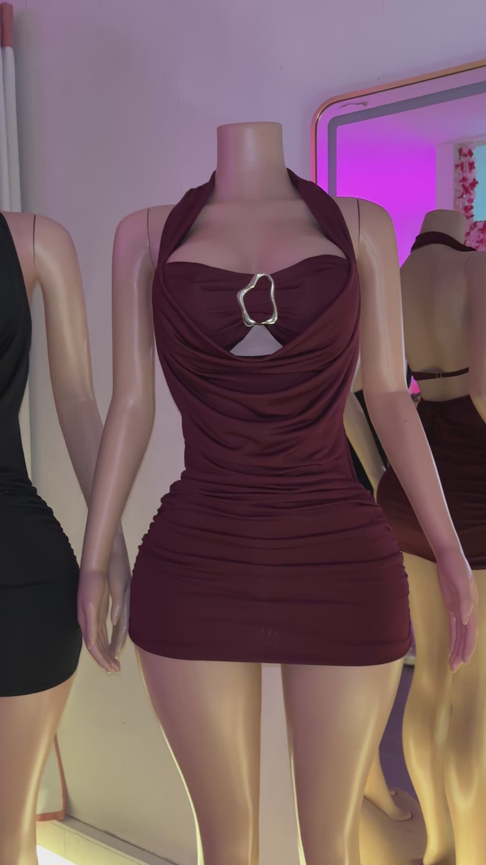 Vestido escote drapeado hebilla