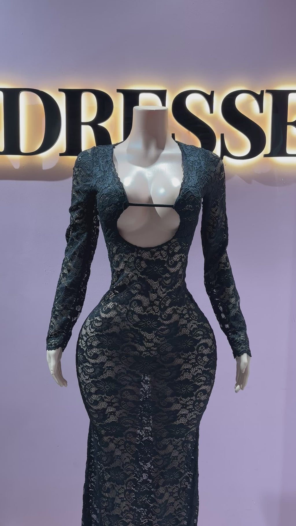 Vestido encaje escote largo