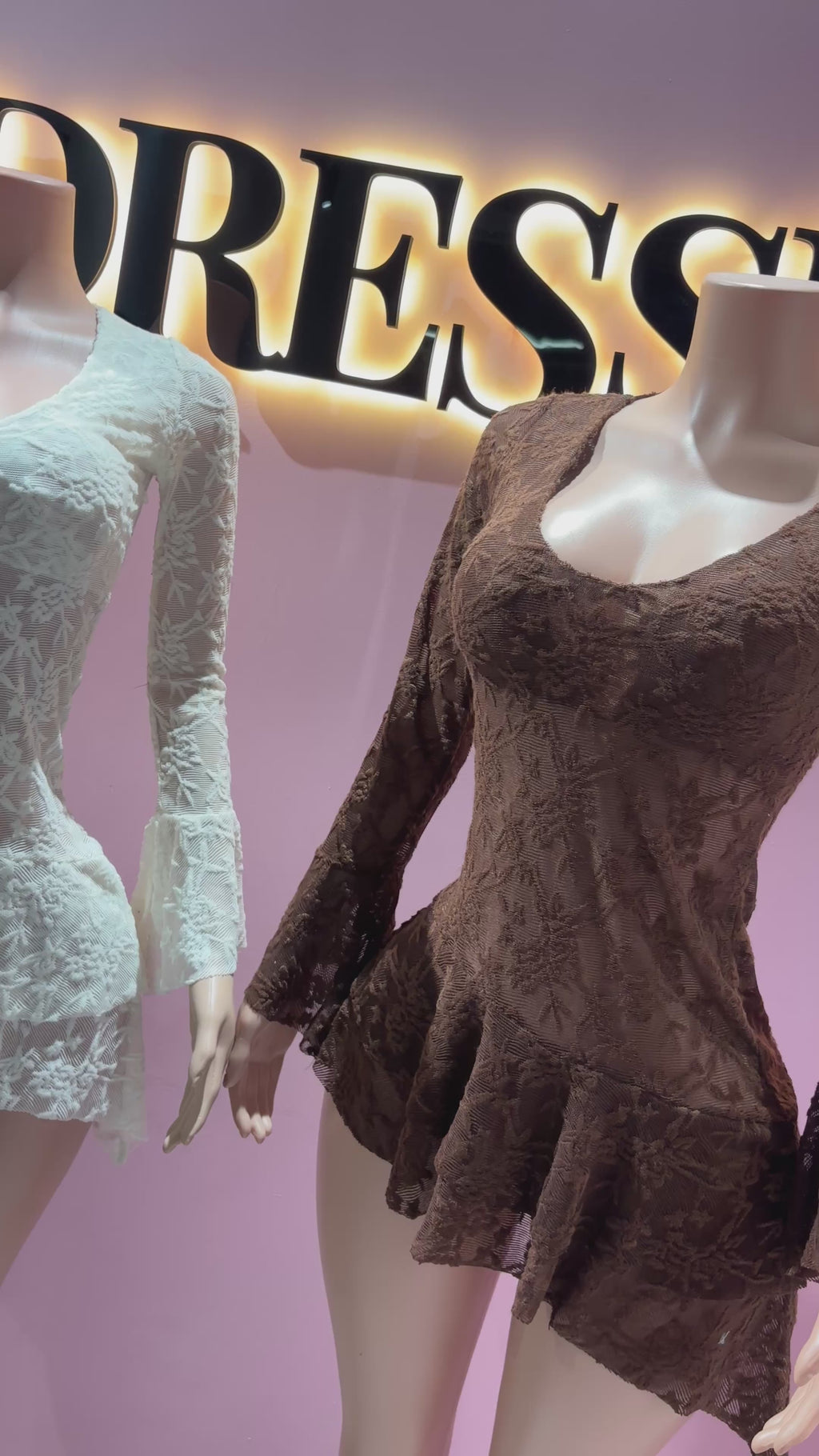 Vestido escote encaje manga larga