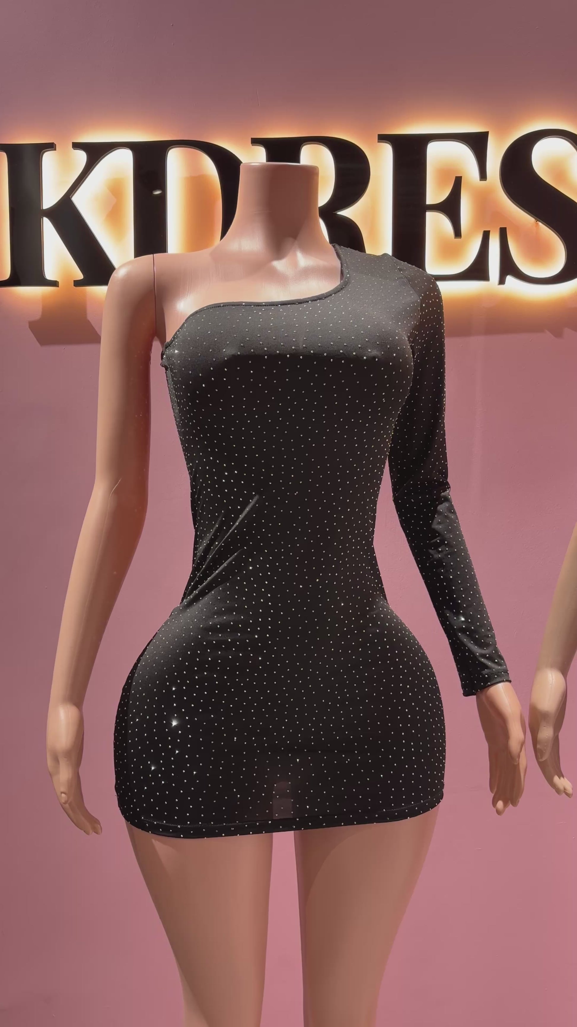 Vestido 1 manga brillos