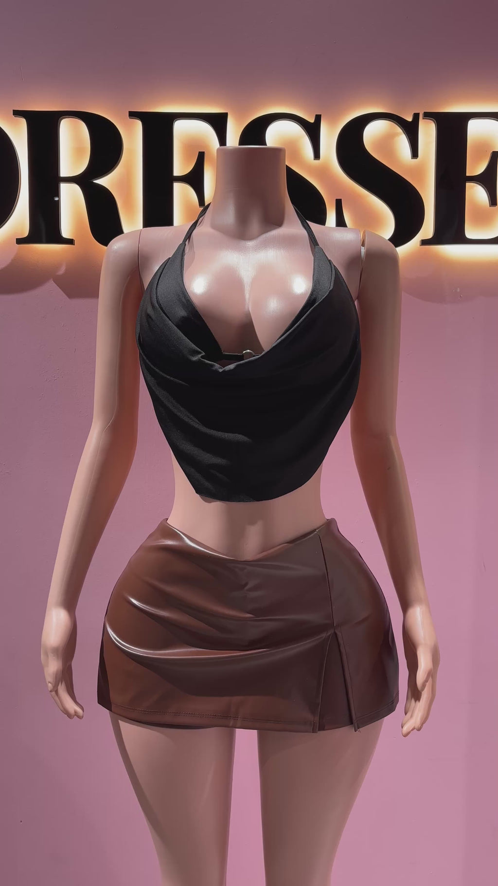 Falda short ecocuero